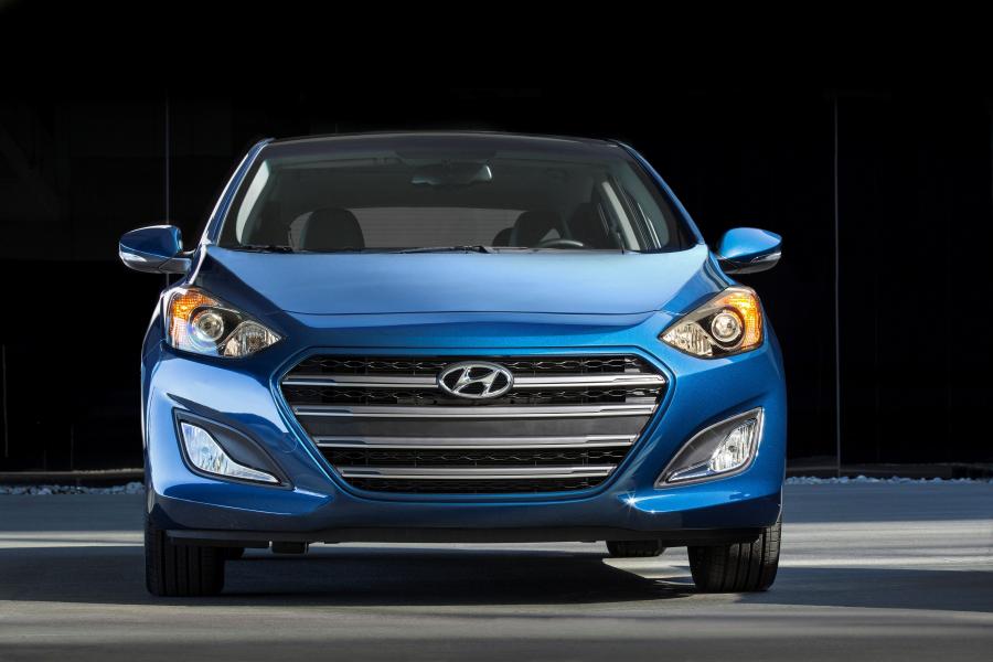  Hyundai Elantra GT 2015 года  (фото 10 из 23)